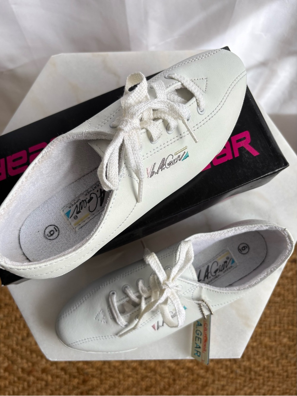 L.A. Gear Women’s White Low-Top Lace-Up Sneakers - Picture 2 of 6